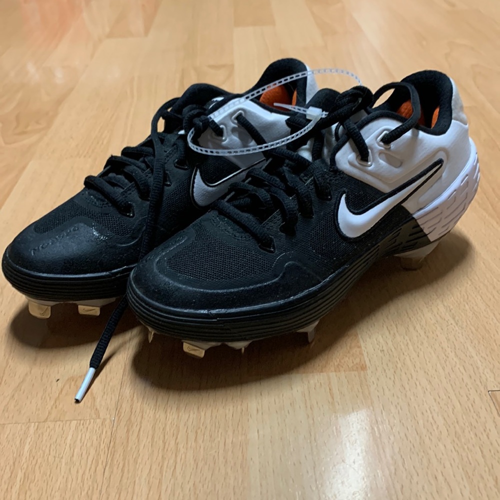 NWOT Youth Nike Metal Cleats size 4
